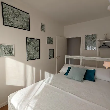 Convenient Family With Private Parking *