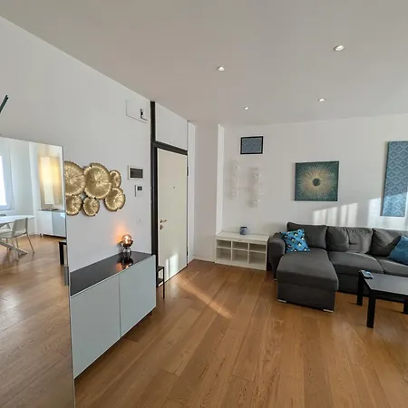 Convenient Family With Private Parking